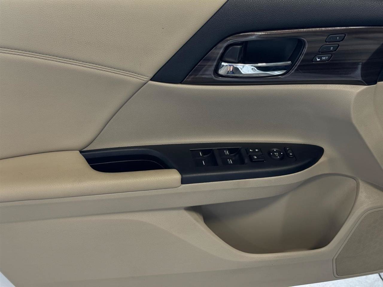 Used 2016 Honda Accord Touring image 16