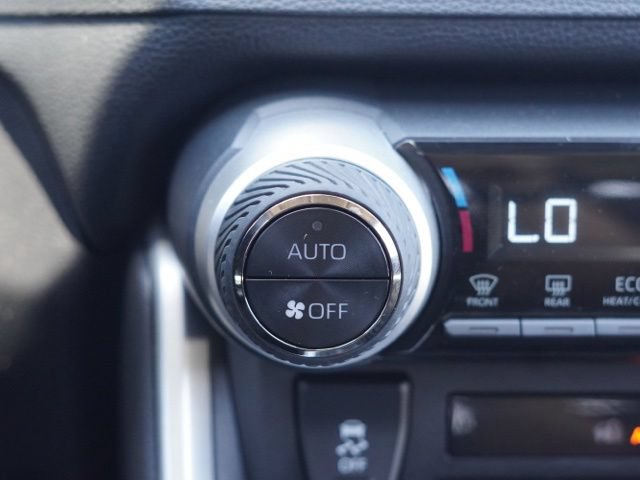 Used 2024 Toyota RAV4 LE AWD/4WD image 28