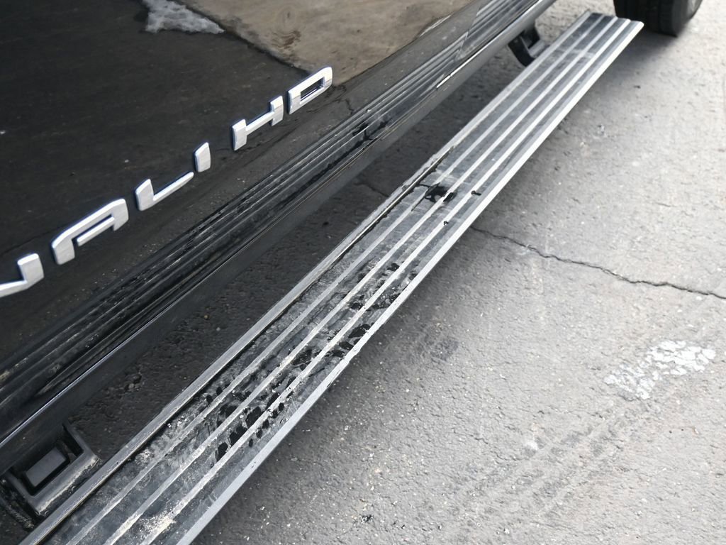 Used 2021 GMC Sierra 2500 Denali w/ Denali Black Diamond Edition image 18