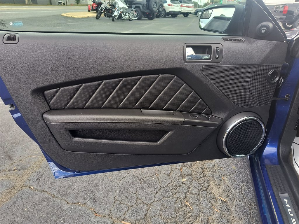 Used 2013 Ford Mustang Premium image 18