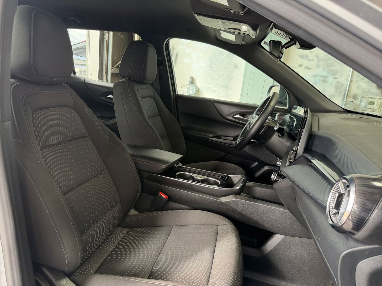 Used 2025 Chevrolet Equinox LT image 35