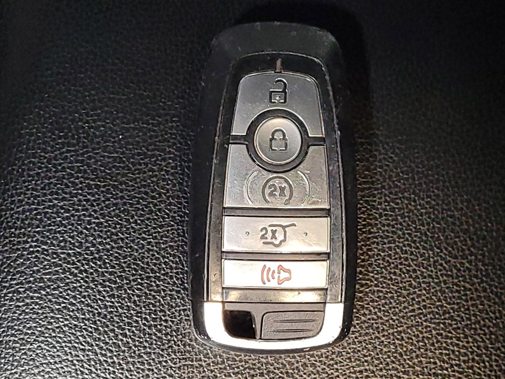 Used 2022 Ford Edge Titanium w/ Equipment Group 301A AWD/4WD image 32
