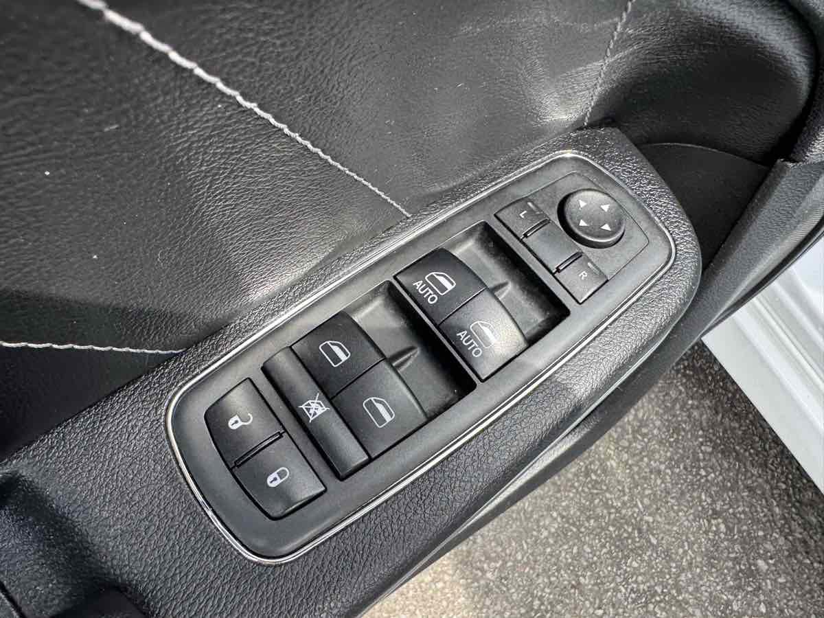 Used 2017 Dodge Charger R/T w/ Driver Confidence Group RWD image 25