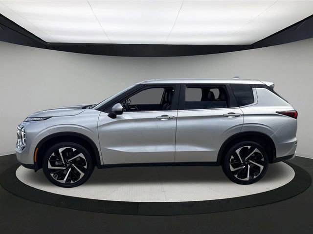 Used 2024 Mitsubishi Outlander SE Black Edition image 13