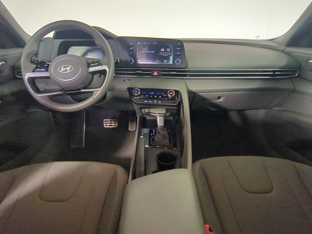 Used 2025 Hyundai Elantra Sport FWD image 16
