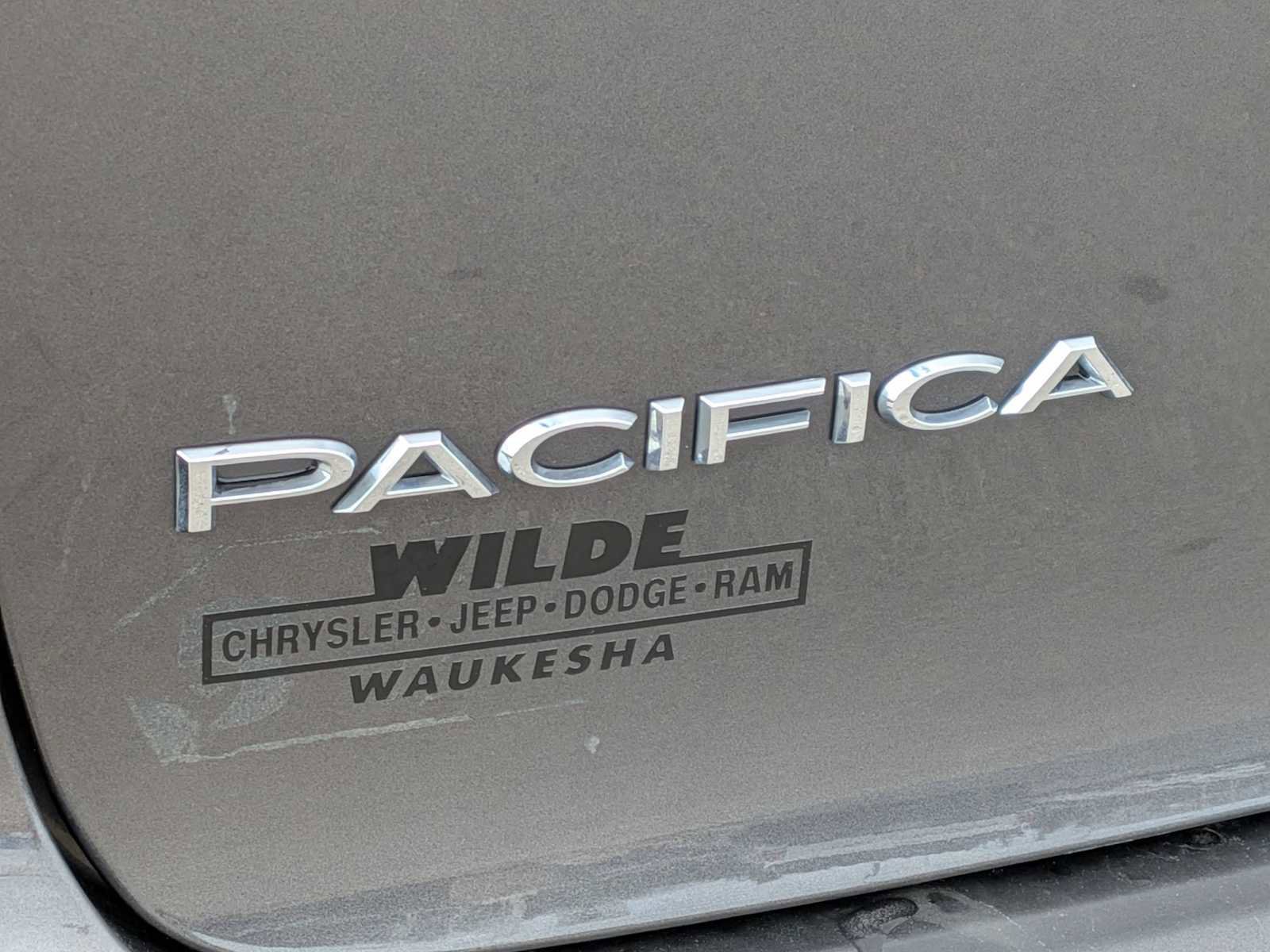 Used 2018 Chrysler Pacifica Touring Plus image 12