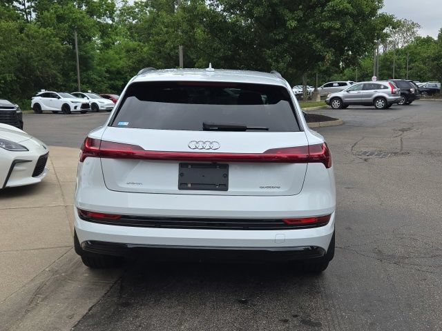 Used 2023 Audi e-tron Premium Plus w/ Premium Plus Package AWD/4WD image 4