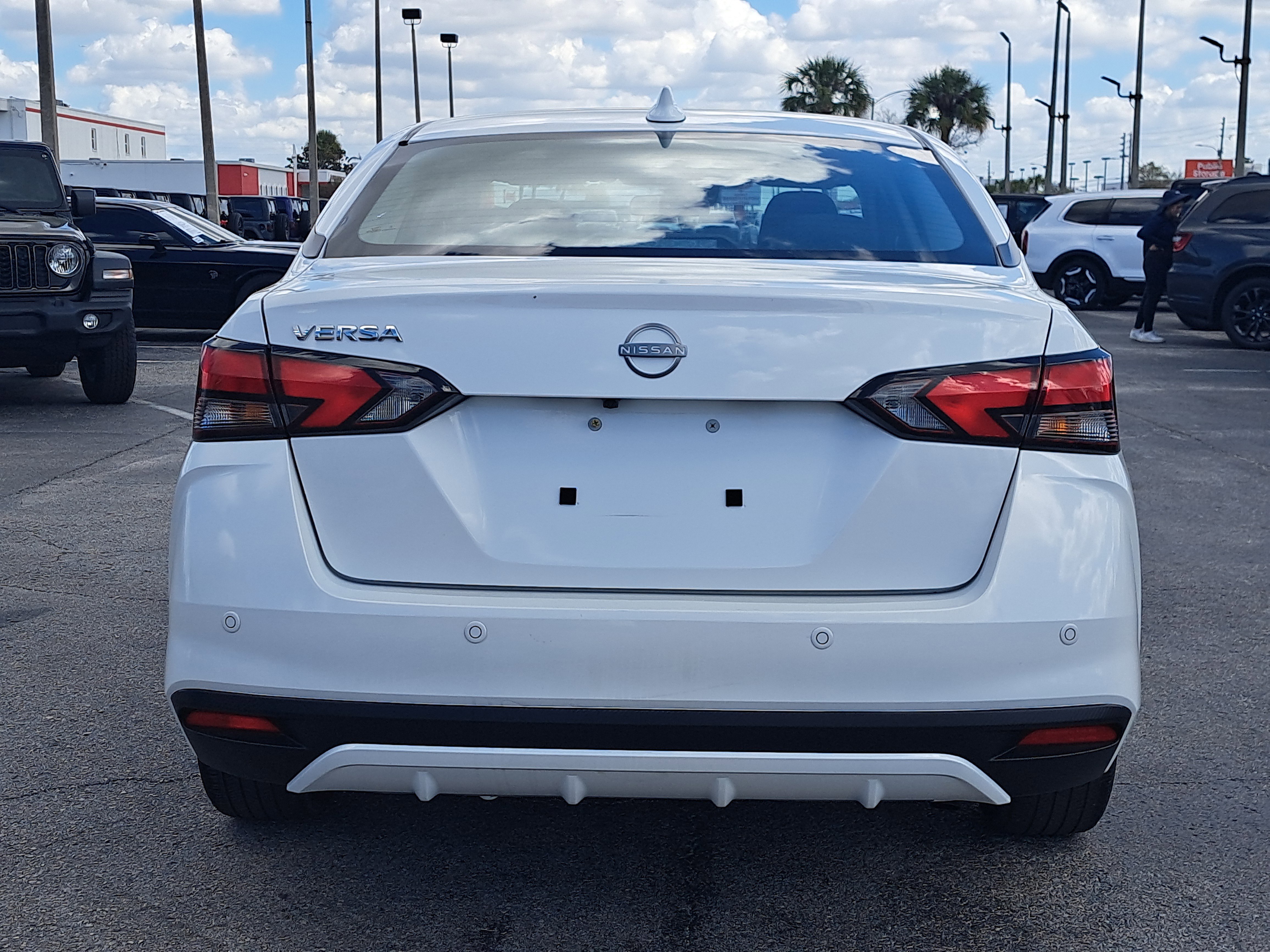 Used 2025 Nissan Versa SV image 6