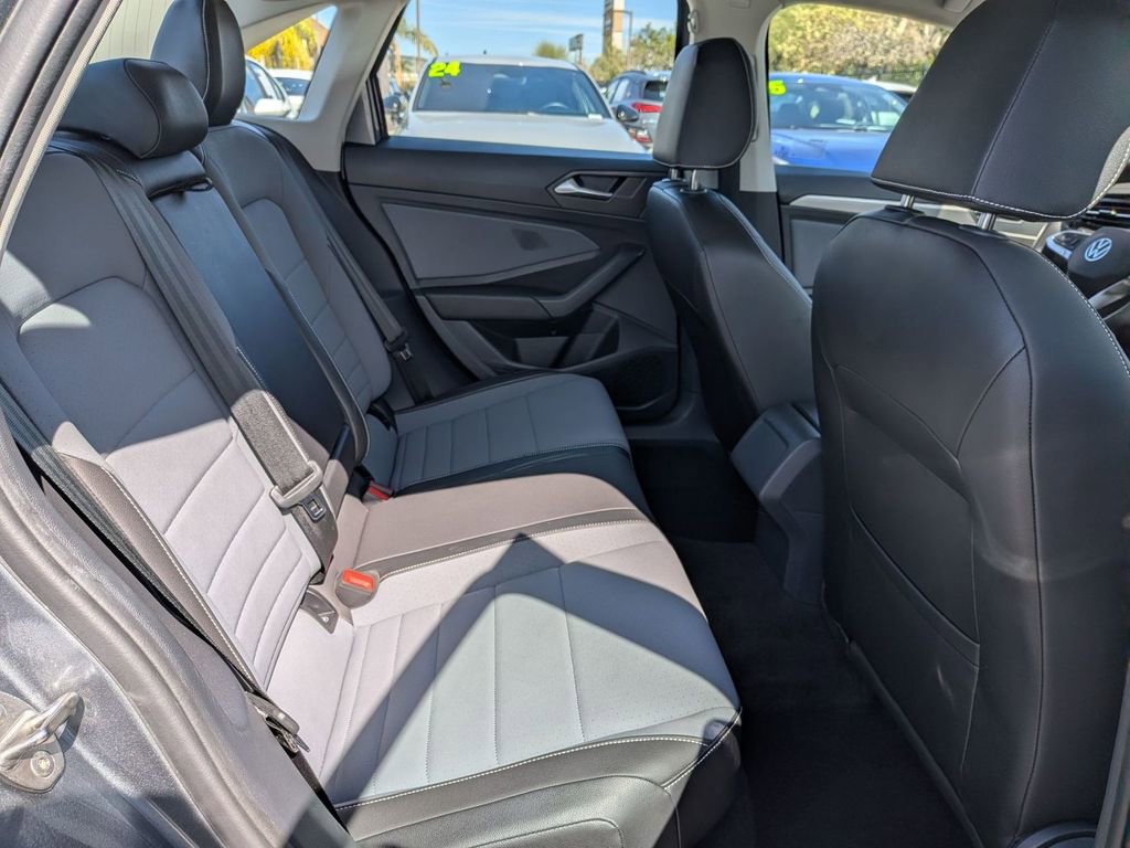 Used 2025 Volkswagen Jetta SE image 29