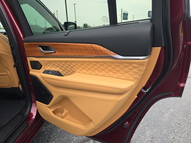Used 2025 Jeep Grand Cherokee L Summit AWD/4WD image 48