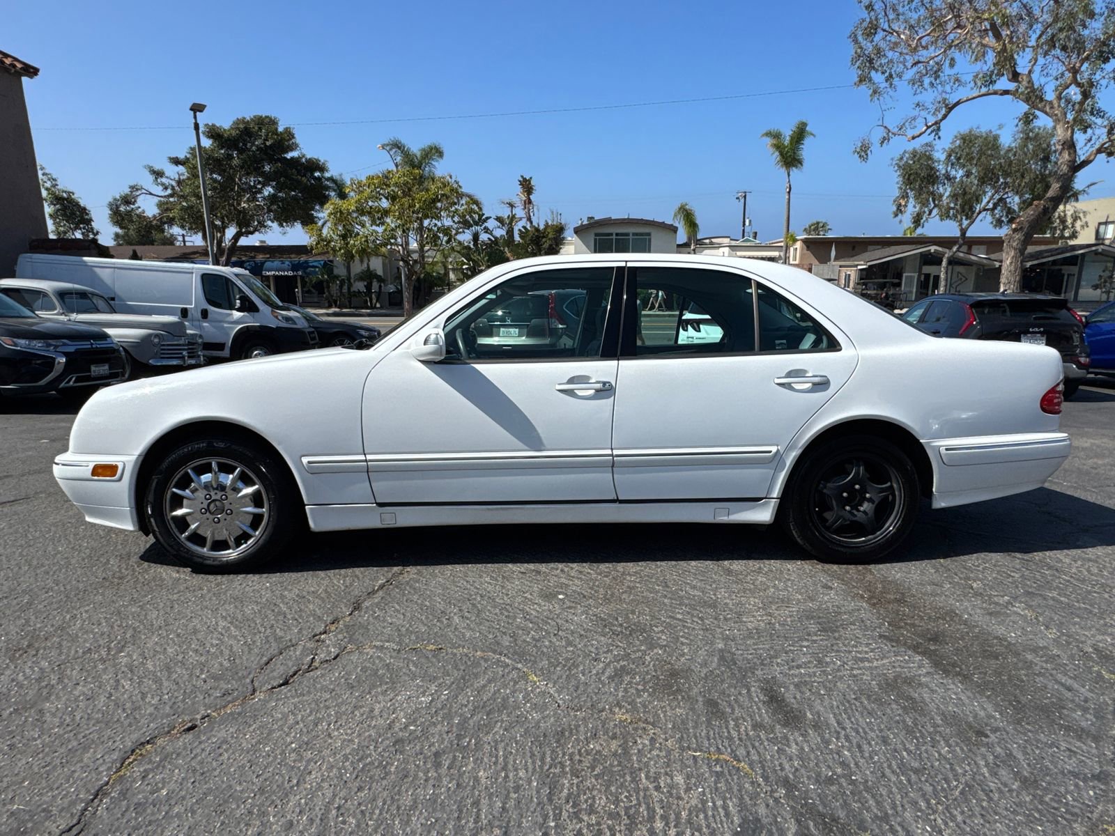 Used 2000 Mercedes-Benz E 320 Sedan image 5