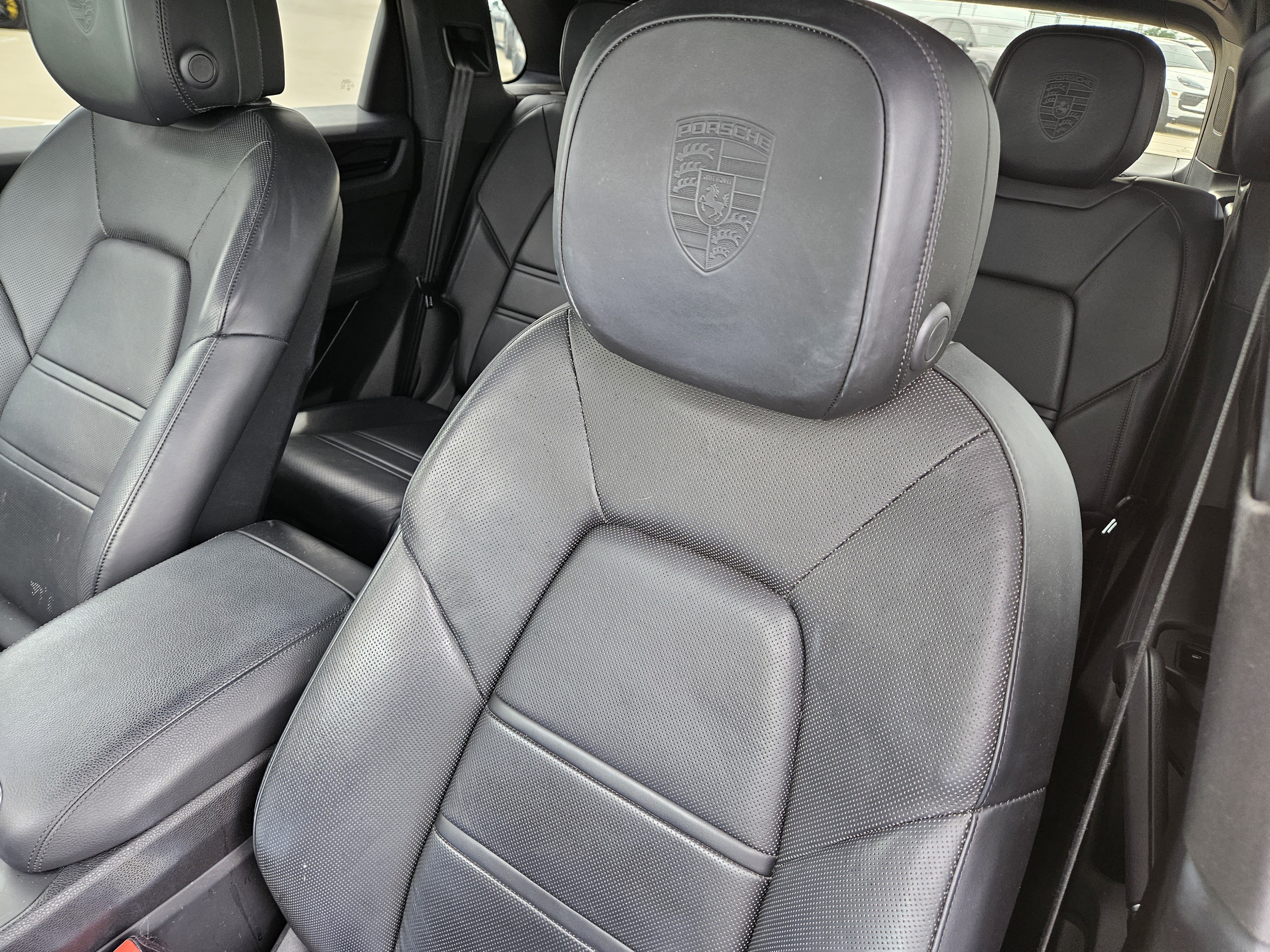 Used 2020 Porsche Cayenne image 6