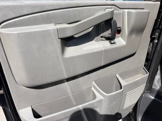 Used 2017 GMC Savana 2500 RWD image 11