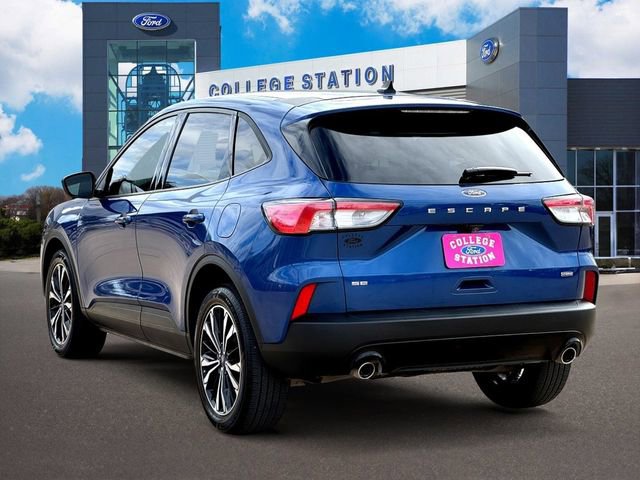 Used 2022 Ford Escape SE w/ SE Sport Appearance Package image 3