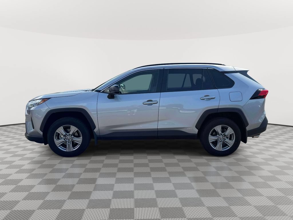 Used 2025 Toyota RAV4 LE AWD/4WD image 4