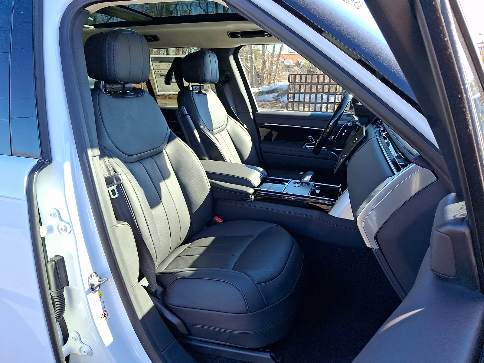 New 2026 Land Rover Range Rover SE AWD/4WD image 3
