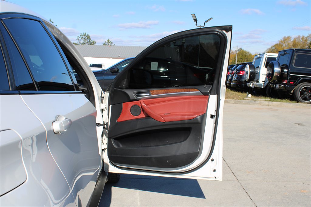 Used 2014 BMW X6 xDrive50i image 33