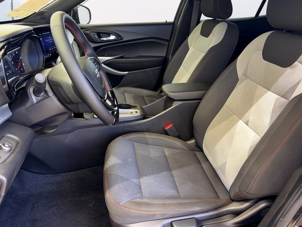 Certified 2025 Chevrolet Trax RS w/ Sunroof Package FWD image 5