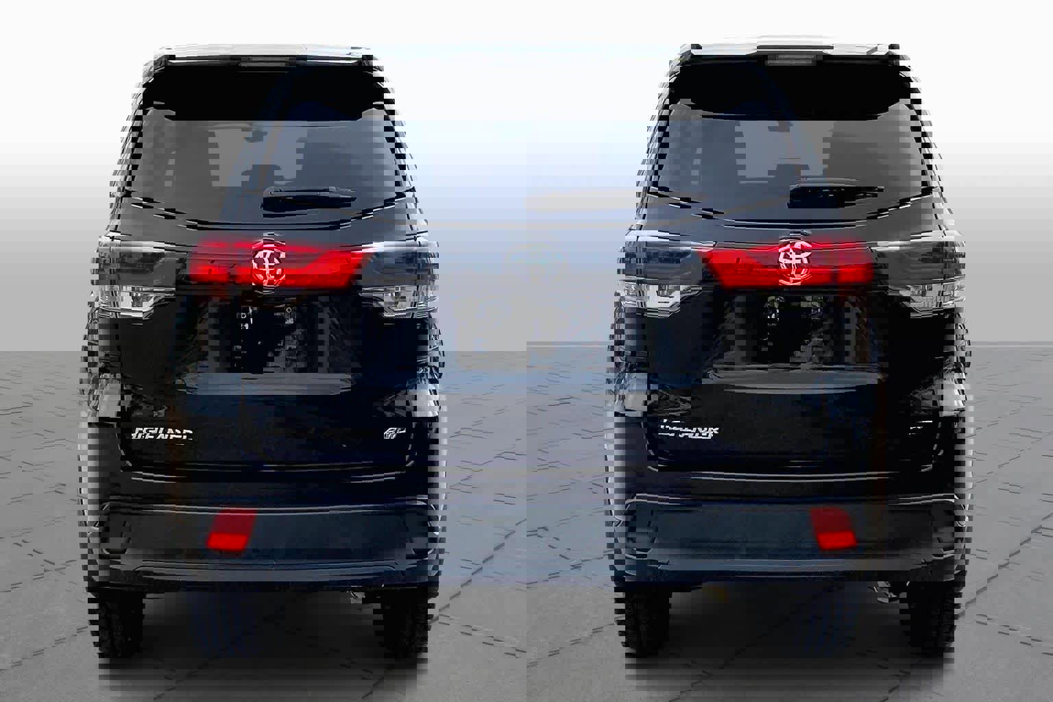 Used 2018 Toyota Highlander LE AWD/4WD image 5