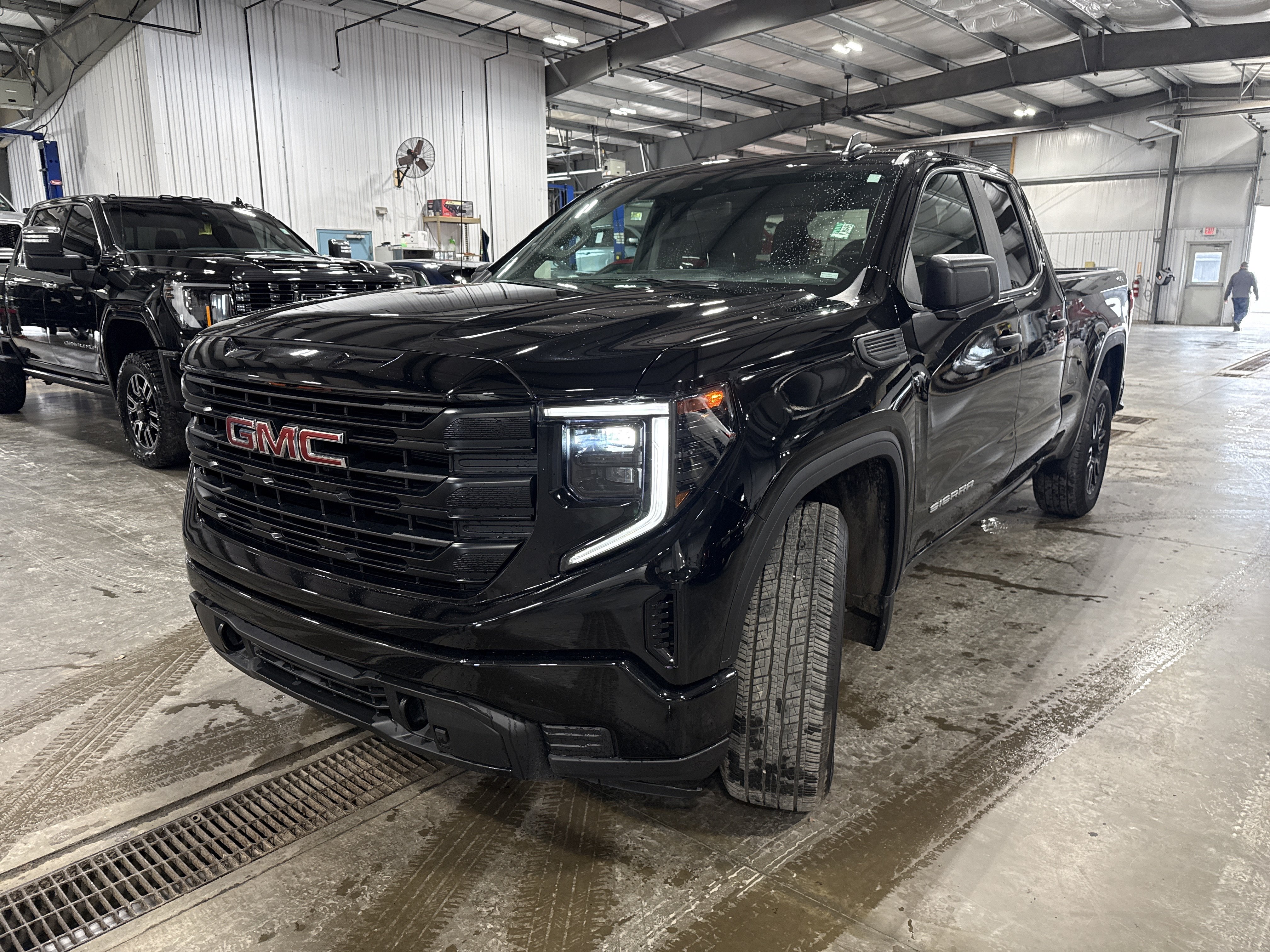 Used 2024 GMC Sierra 1500 Pro w/ Graphite Edition AWD/4WD image 6