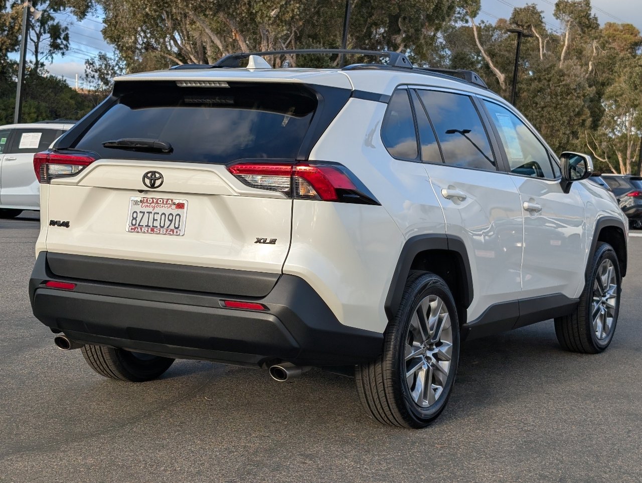 Used 2021 Toyota RAV4 XLE Premium image 13