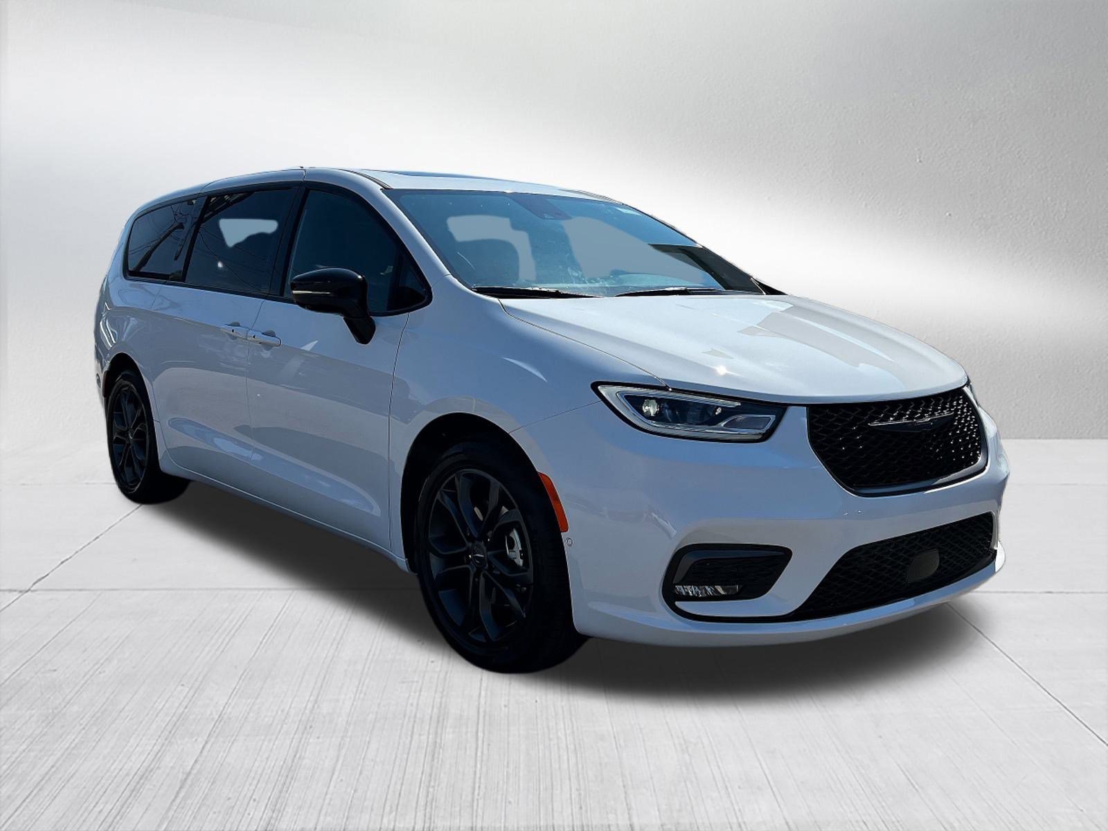 New 2026 Chrysler Pacifica Select image 2