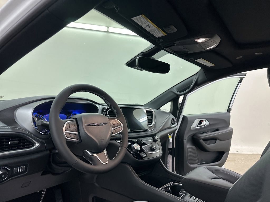 New 2026 Chrysler Pacifica Limited image 27