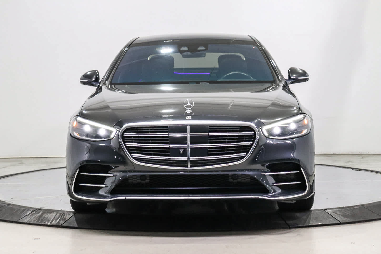 Used 2023 Mercedes-Benz S 580 4MATIC Sedan image 2