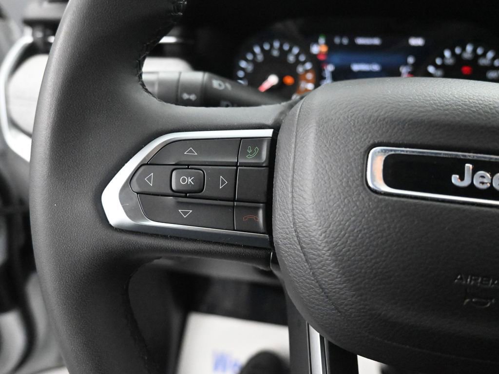 Used 2024 Jeep Compass Latitude image 31