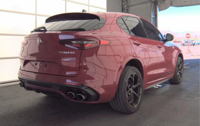 Used 2021 Alfa Romeo Stelvio Quadrifoglio image 7