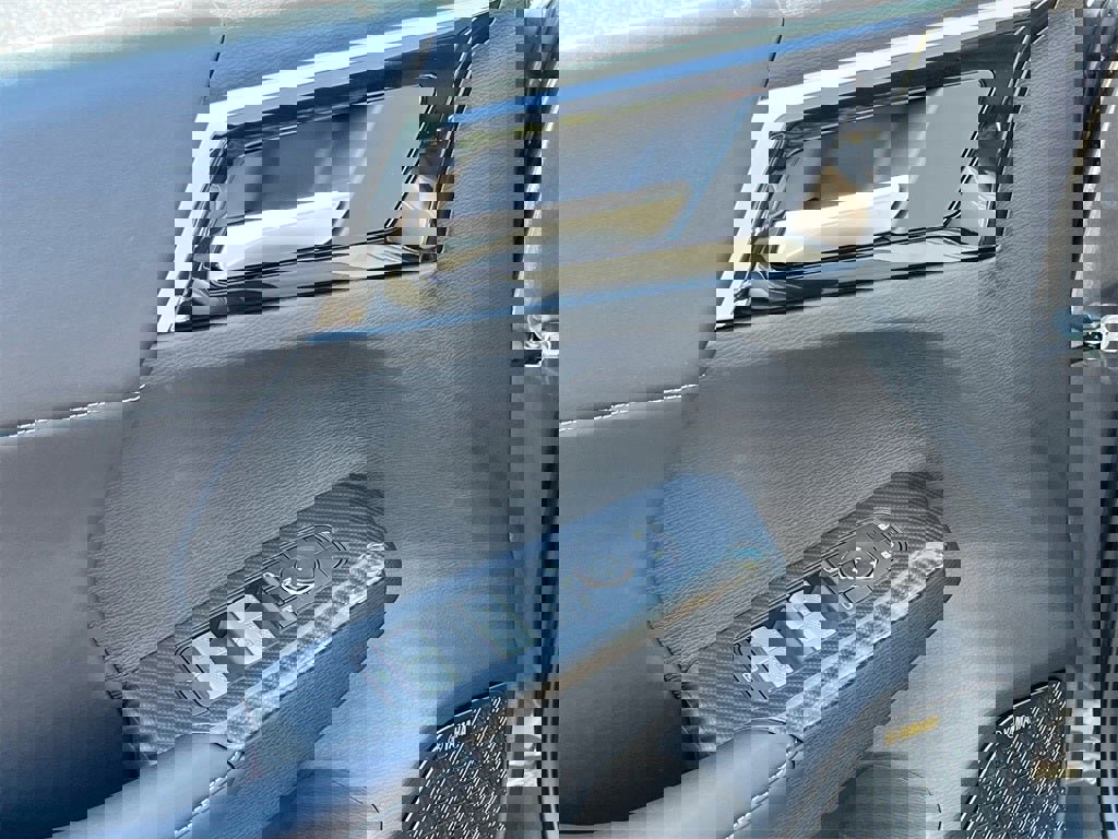 New 2025 Mitsubishi Outlander SE image 18