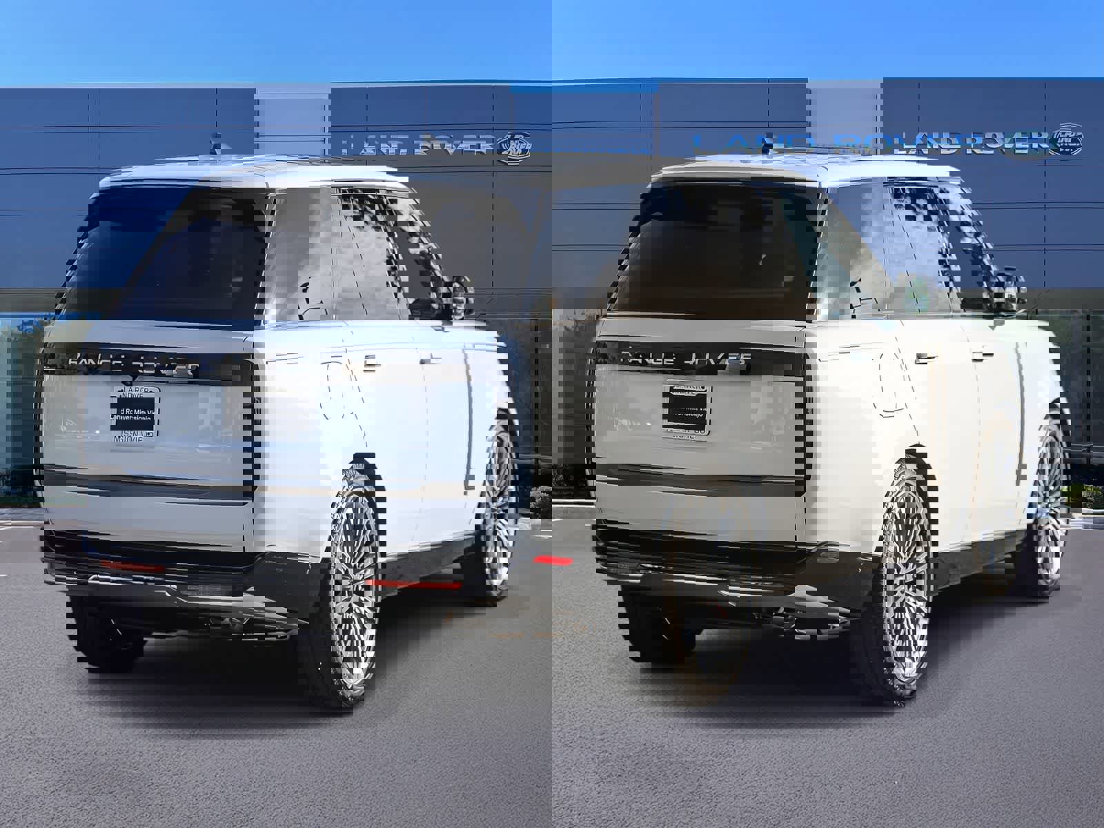 New 2026 Land Rover Range Rover SE image 5