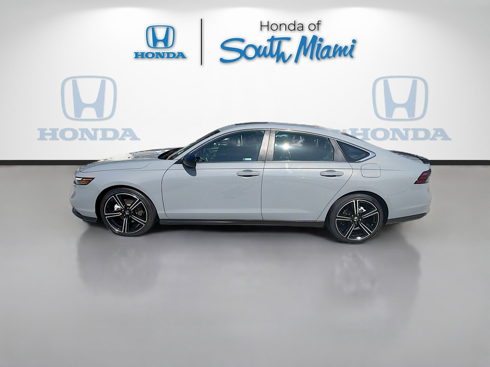 Used 2024 Honda Accord Sport image 4
