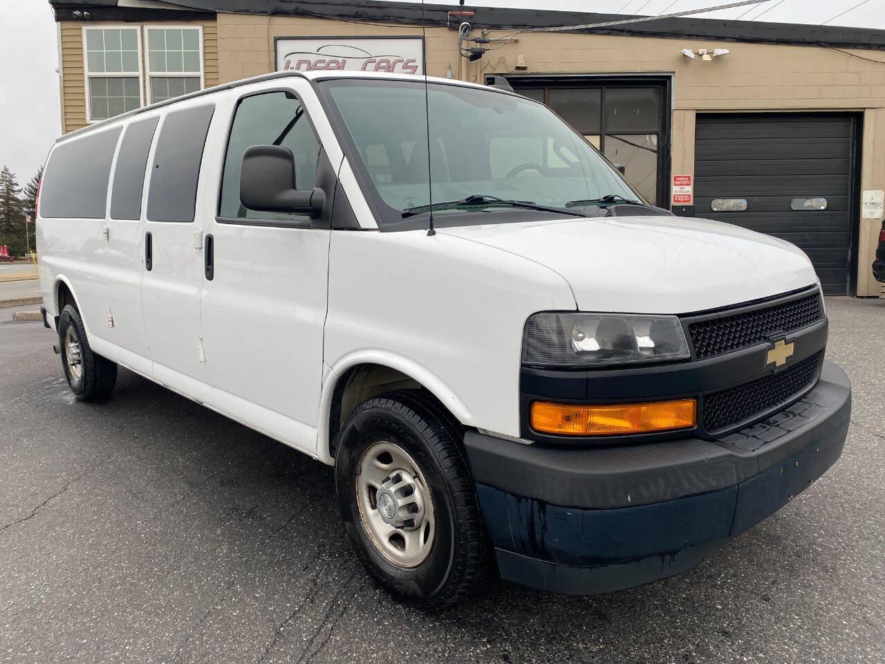 Used 2018 Chevrolet Express 3500 LS RWD image 1