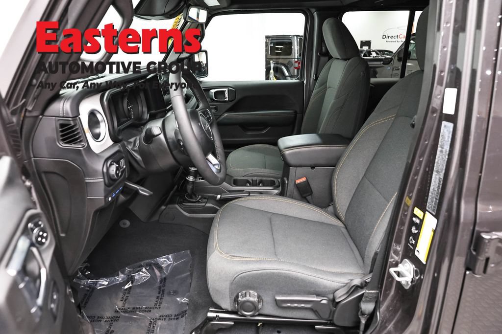 Used 2025 Jeep Wrangler Unlimited Sahara AWD/4WD image 14