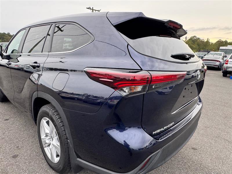 Used 2024 Toyota Highlander LE image 15