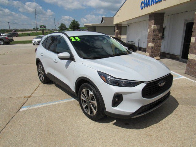 Used 2025 Ford Escape Platinum AWD/4WD image 3