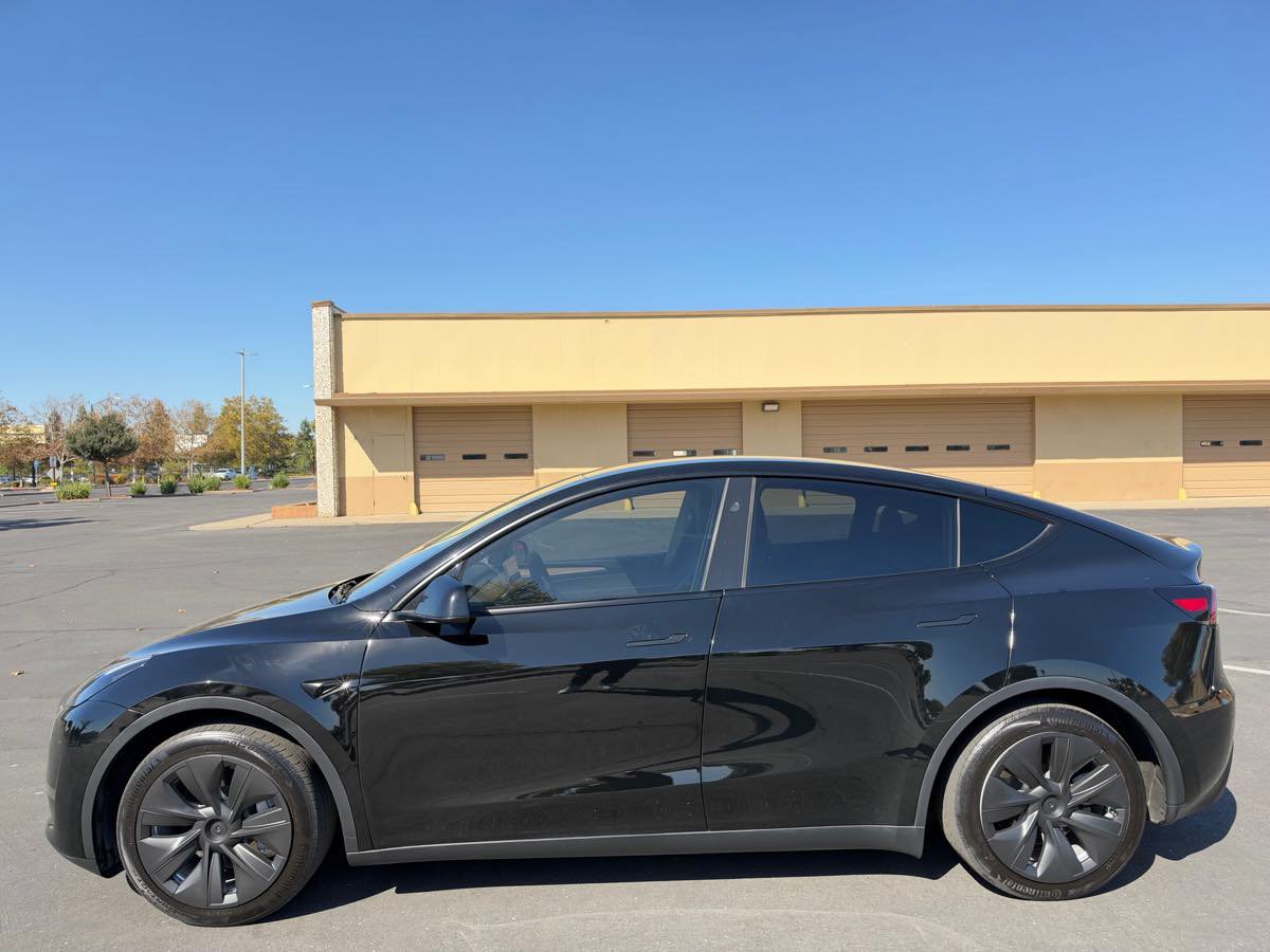 Used 2024 Tesla Model Y Long Range AWD/4WD image 4