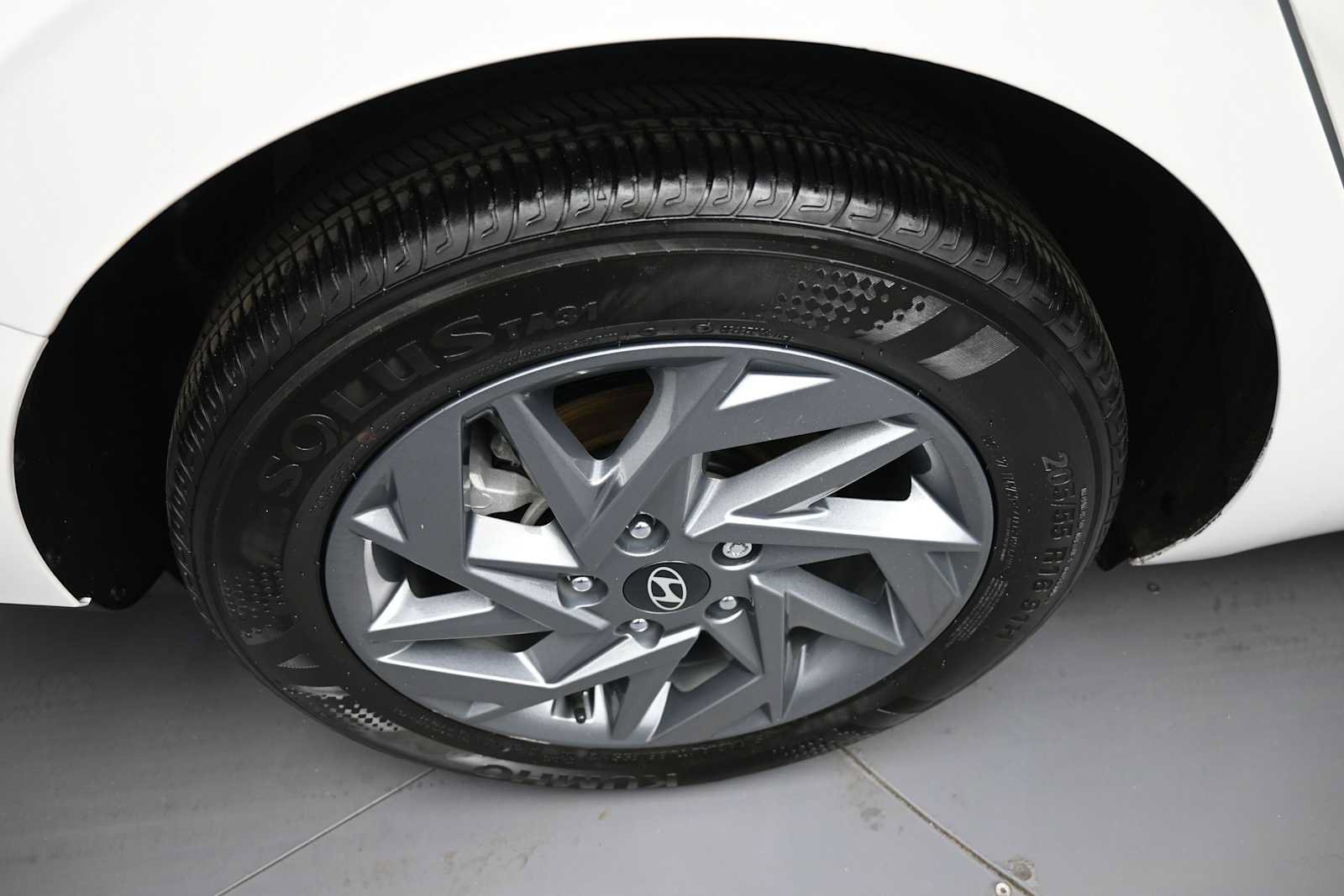 Certified 2024 Hyundai Elantra SEL FWD image 11