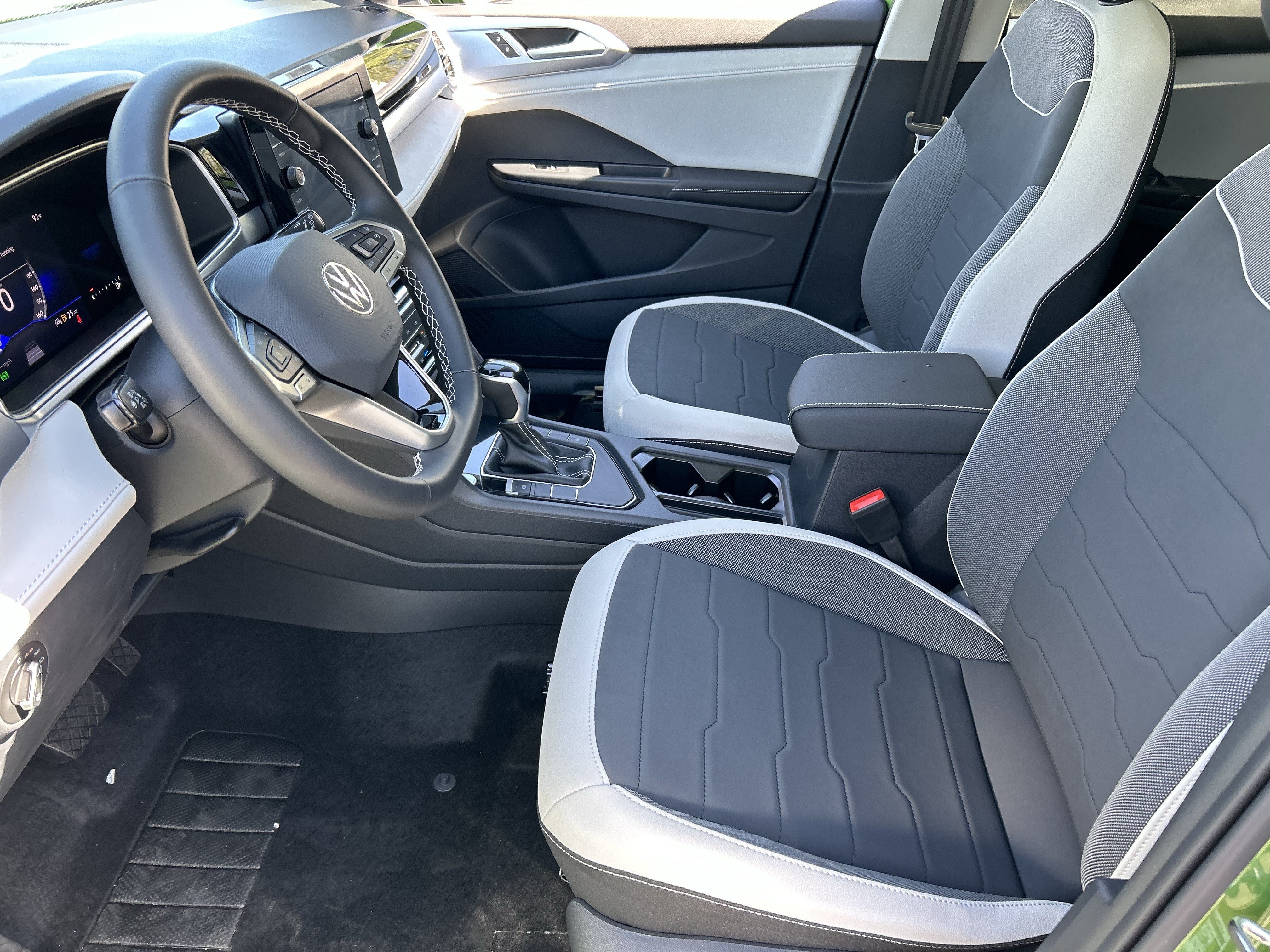 New 2026 Volkswagen Taos SE FWD image 16