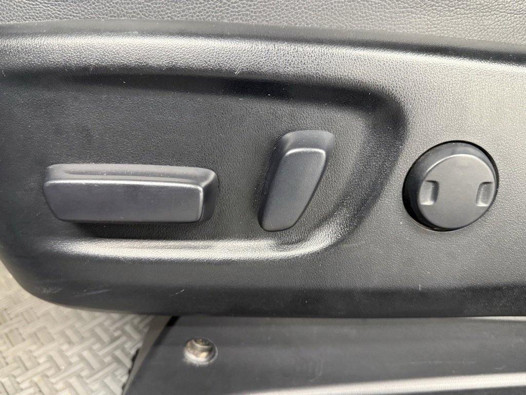 Used 2015 Toyota Sienna SE Premium image 17