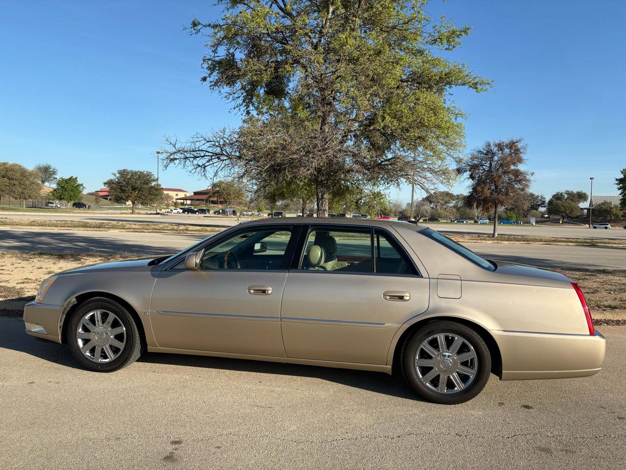 Used 2006 Cadillac DTS Performance image 3