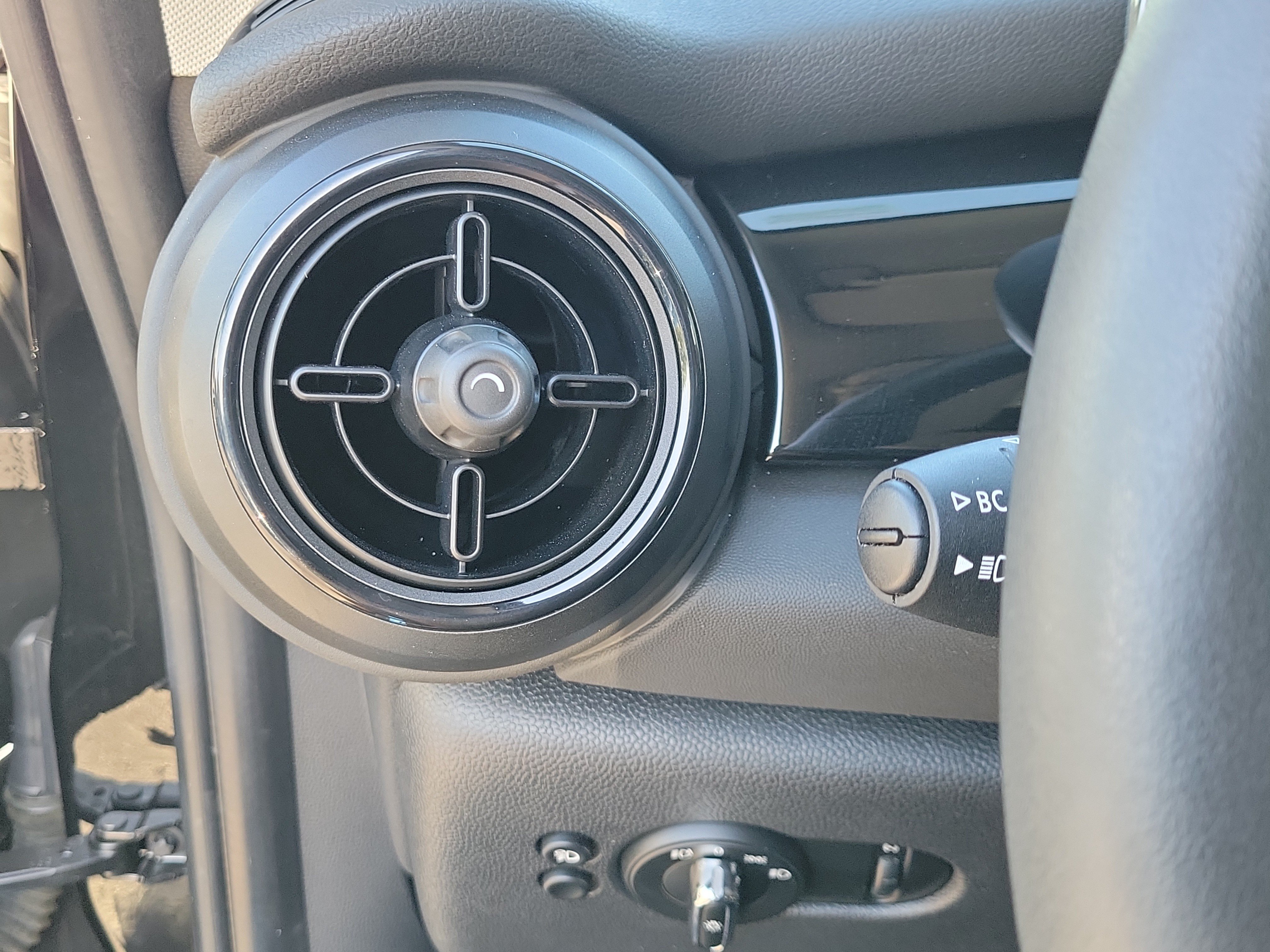Used 2024 MINI Cooper SE FWD image 13