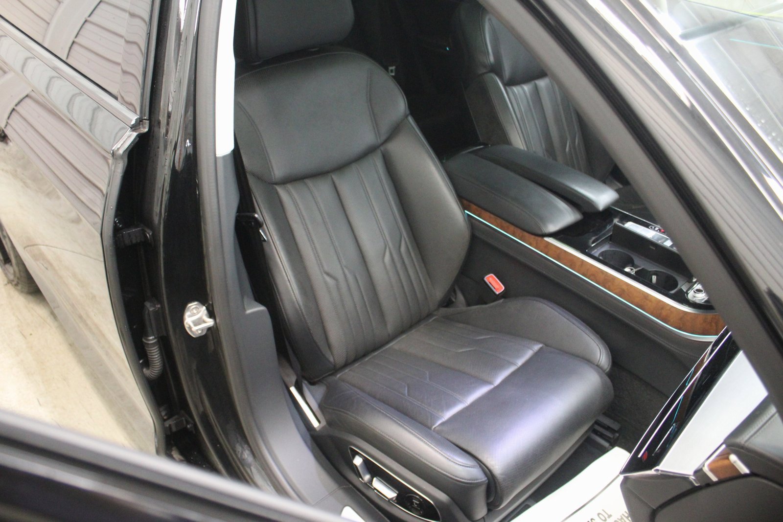 Used 2019 Audi A8 L 3.0T w/ Luxury Package image 28