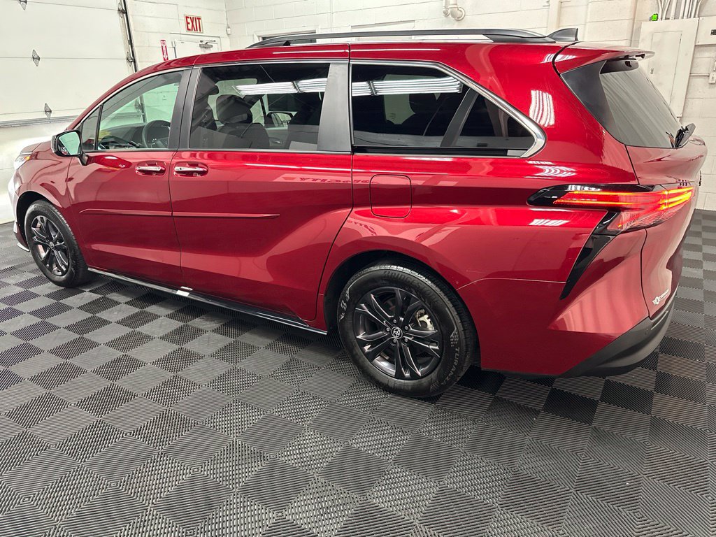 Used 2024 Toyota Sienna XSE w/ XSE Plus Package AWD/4WD image 6