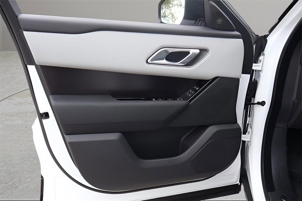 New 2026 Land Rover Range Rover Velar Dynamic SE image 10
