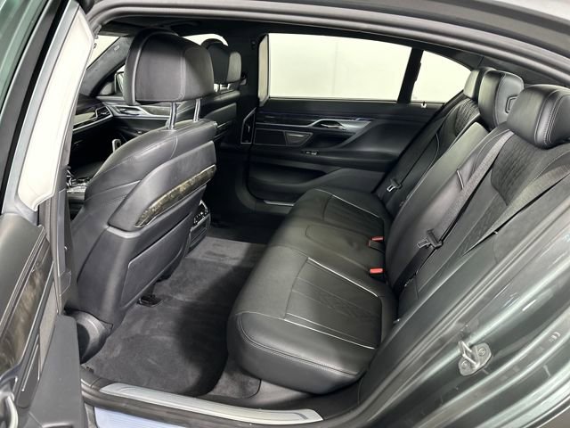 Used 2017 BMW 750i xDrive image 25