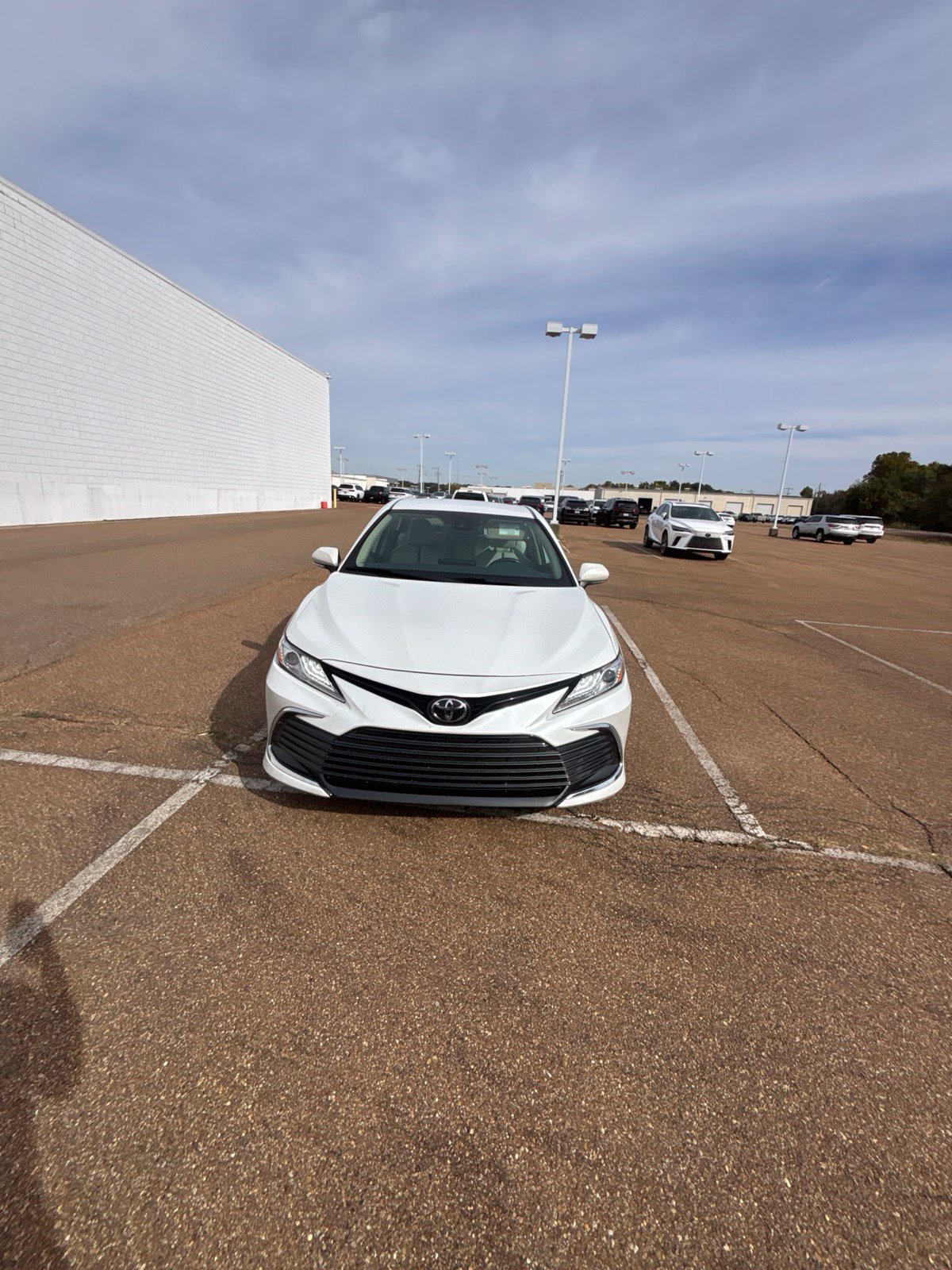 Used 2022 Toyota Camry XLE FWD image 14