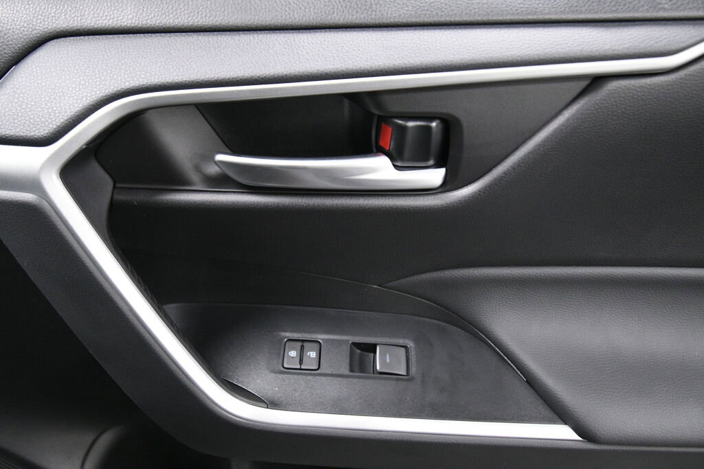 Used 2025 Toyota RAV4 XLE image 29