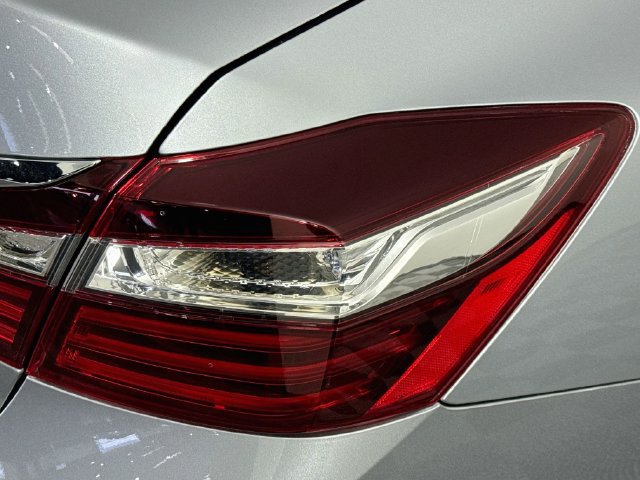 Used 2017 Honda Accord EX-L image 31